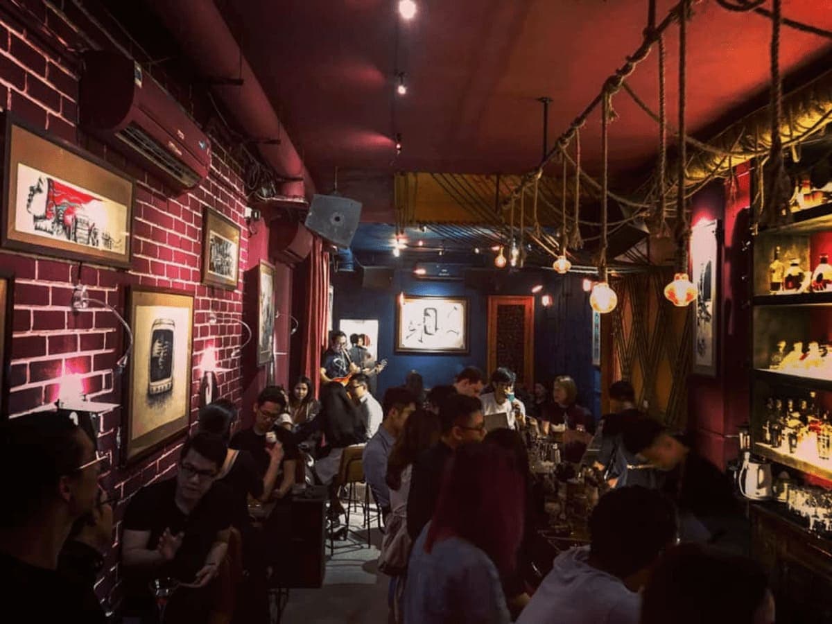 Nê Cocktail Bar — bar in Hoan Kiem