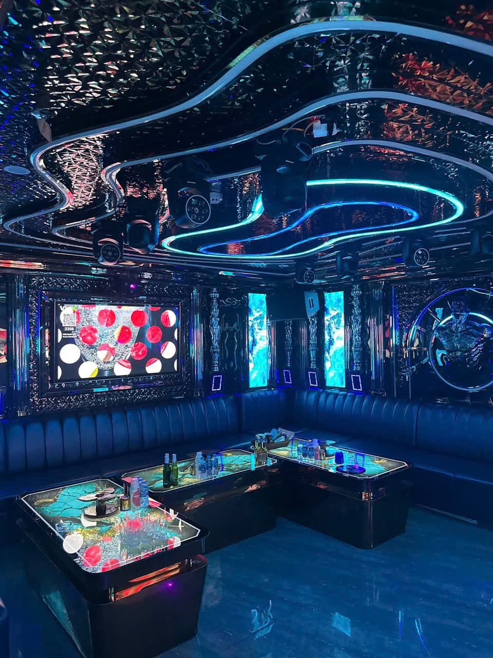 Zenith — bar in Tay Ho
